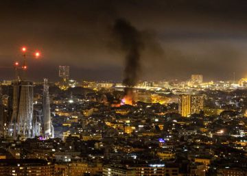 Entre las flamas y la derecha