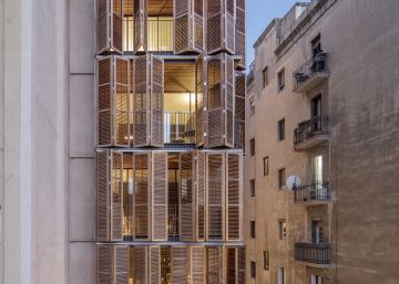 Quatre matrimonis amics es construeixen un edifici a mida per retirar-se junts al Poblenou