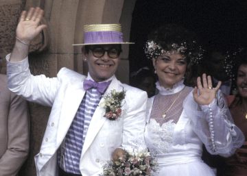 Así fue el extraño matrimonio de Elton John con una mujer llamada Renate