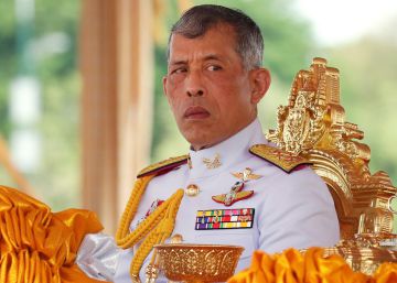 El rey de Tailandia ejecuta una purga en palacio tras repudiar a su concubina