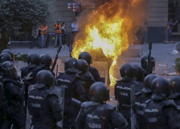 Tres semanas de vandalismo, violencia y acoso en Cataluña