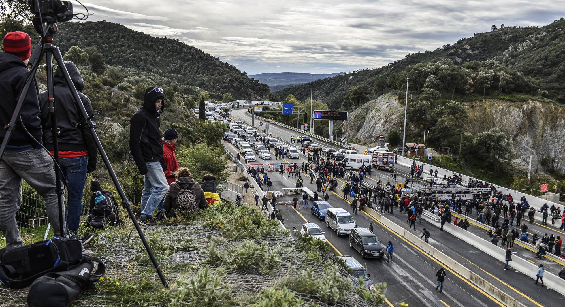 El corte de carretera en La Jonquera, en imágenes