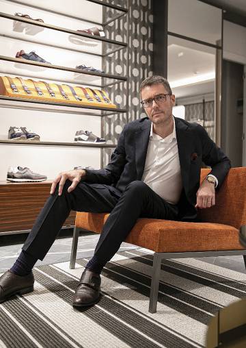 El consejero delegado de Boggi Milano, Paolo Selva, en la nueva tienda de la firma en Barcelona (Passeig de Gràcia, 103).