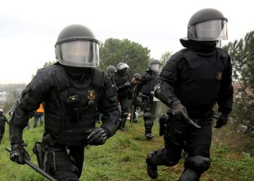 El desallotjament de l’AP-7 a Girona, en imatges