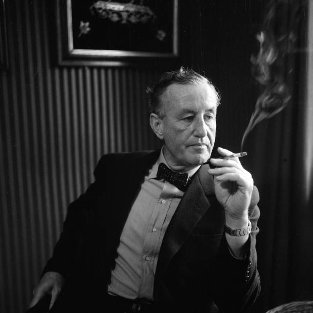 El escritor Ian Fleming, creador de la saga James Bond.