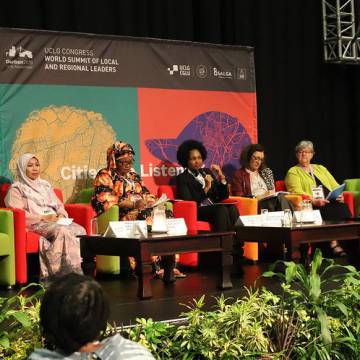 Sesión sobre igualdad de género en el congreso de líderes locales en Durban.