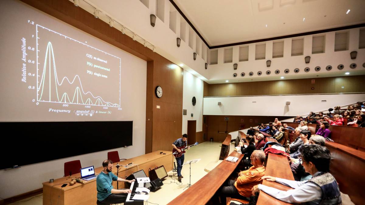 La conferencia 'La música en la física'.