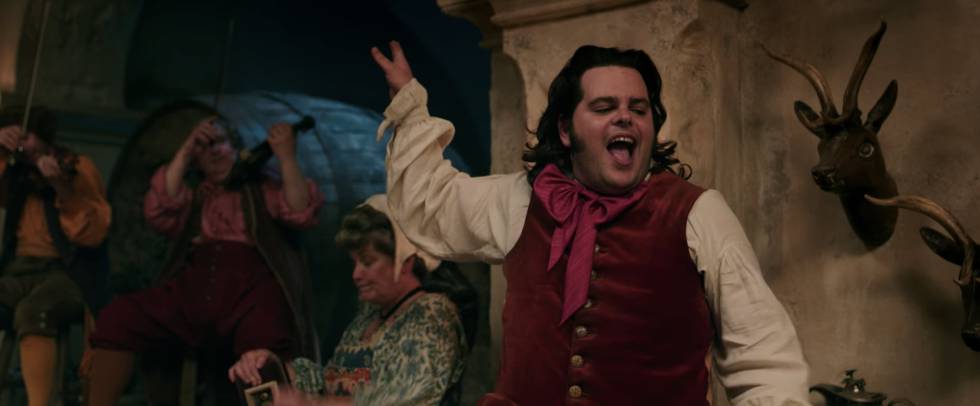 LeFou (Josh Gad), el personaje supuestamente gay de 'La Bella y la Bestia' (2017) que causó controversia en algunos países donde pertenecer a la comunidad LGTBI no está aceptado.