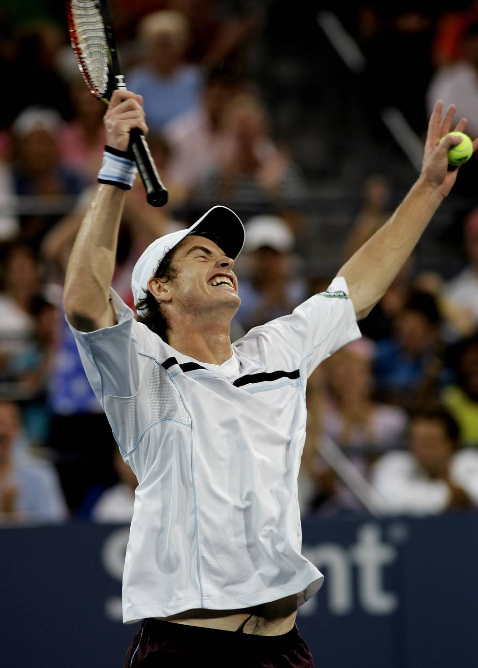 Un joven Andy Murray celebra la victoria sobre Andrei Pavel durante el US Open de 2005 en Nueva York.