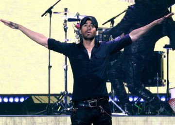 Enrique Iglesias vuela en Madrid respaldado por su familia