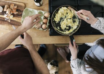 Cinco consejos de los editores gastronómicos de 'The New York Times' para cocinar más en casa