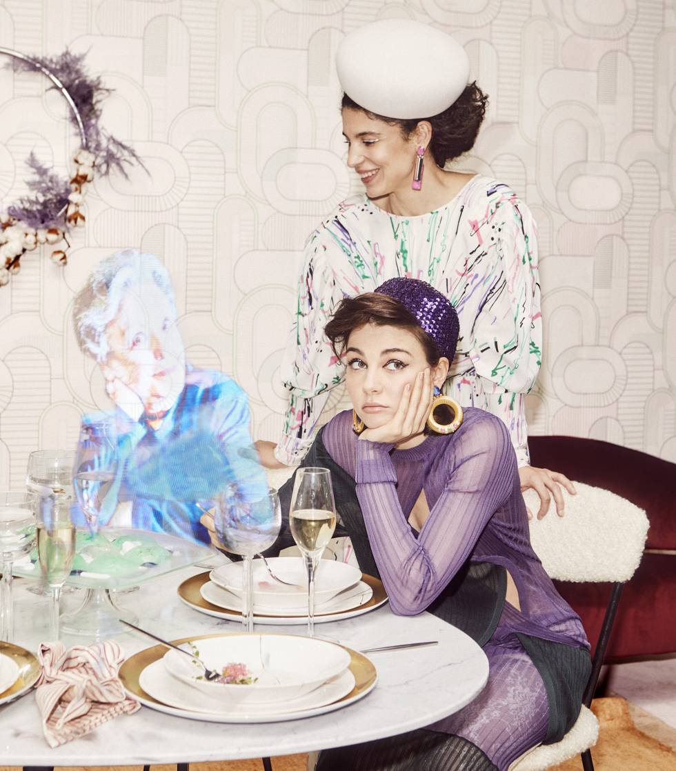 De izquierda a derecha, María Galiana (en holograma), Irene Visedo y Carmen Climent.