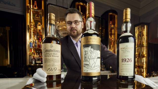 Tres de las botellas más valiosas de la colección.