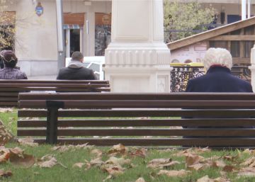 Unas Navidades menos solitarias gracias a la escultura de la mujer sola