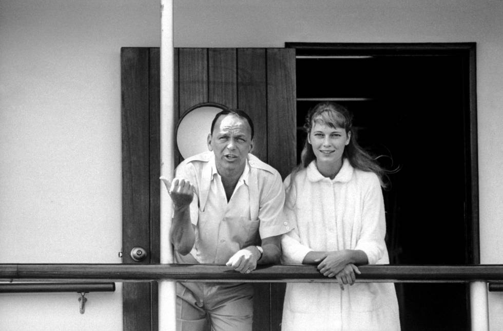 Frank Sinatra and Mia Farrow photographed in 1965, the year before they were married. He was 50, she was 20.