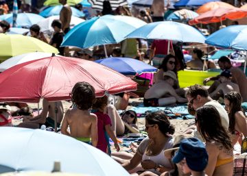 Spaniards’ new travel trends: more trips abroad, fewer at home