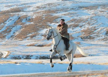 Kim Jong-un vuelve a lomos de su caballo blanco