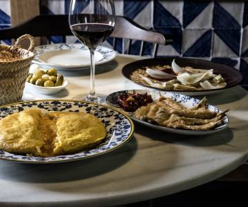 La tortilla de Betanzos de Taberna Pedraza es a la gastronomía lo que 'Déjame' de Los Secretos a la movida madrileña.