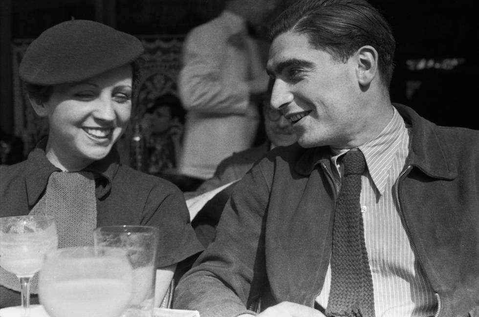 Gerda Taro y Friedmann Endre Ernő, o sea, la pareja que firmaba sus fotos con el seudónimo de Robert Capa y que también aprovechó para suplantar a Frank Capra durante un viaje.