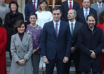 El primer Consejo de Ministros del nuevo Gobierno, en imágenes