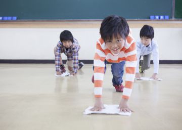 ¿Dejarías que tu hijo limpiara los baños de su colegio?