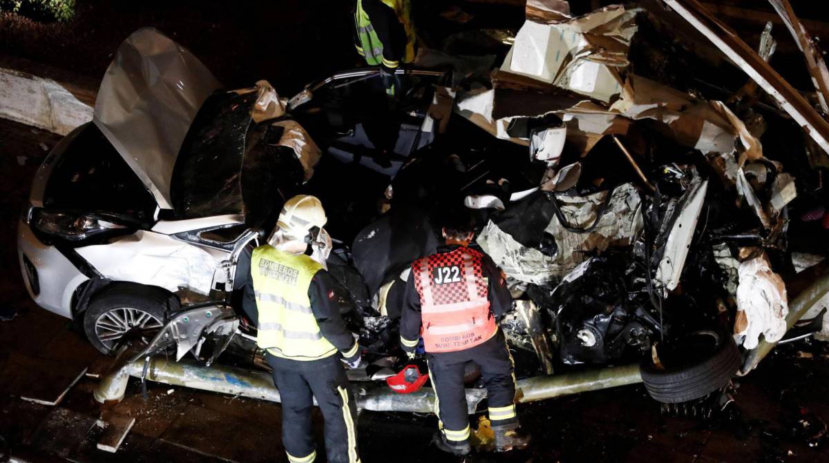 Los bomberos, en el lugar del suceso.