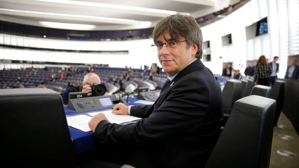 Puigdemont, en su escaño en Estrasburgo.