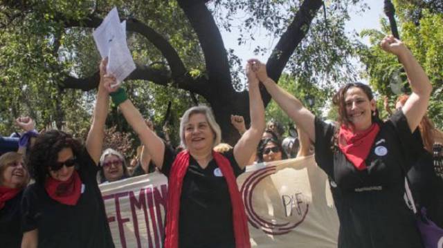 Rosa Moreno (c), presidenta del nuevo partido.