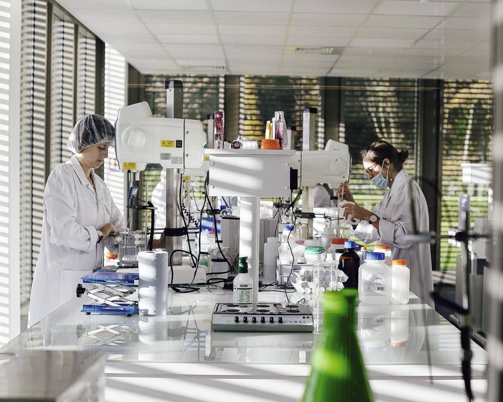 El laboratorio y el equipo científico de Caudalie.