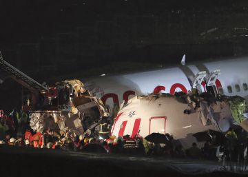 Así ha quedado el avión que se partió en tres al salirse de la pista en Estambul