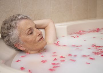 Cuando la abuela se masturba en la bañera escuchando a Pearl Jam