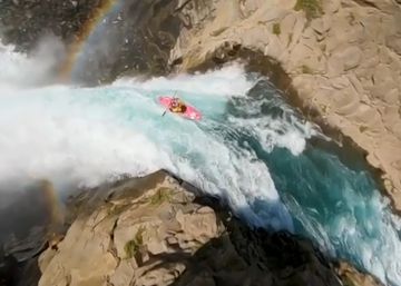 El increíble salto en kayak en la cascada Salto del Maule