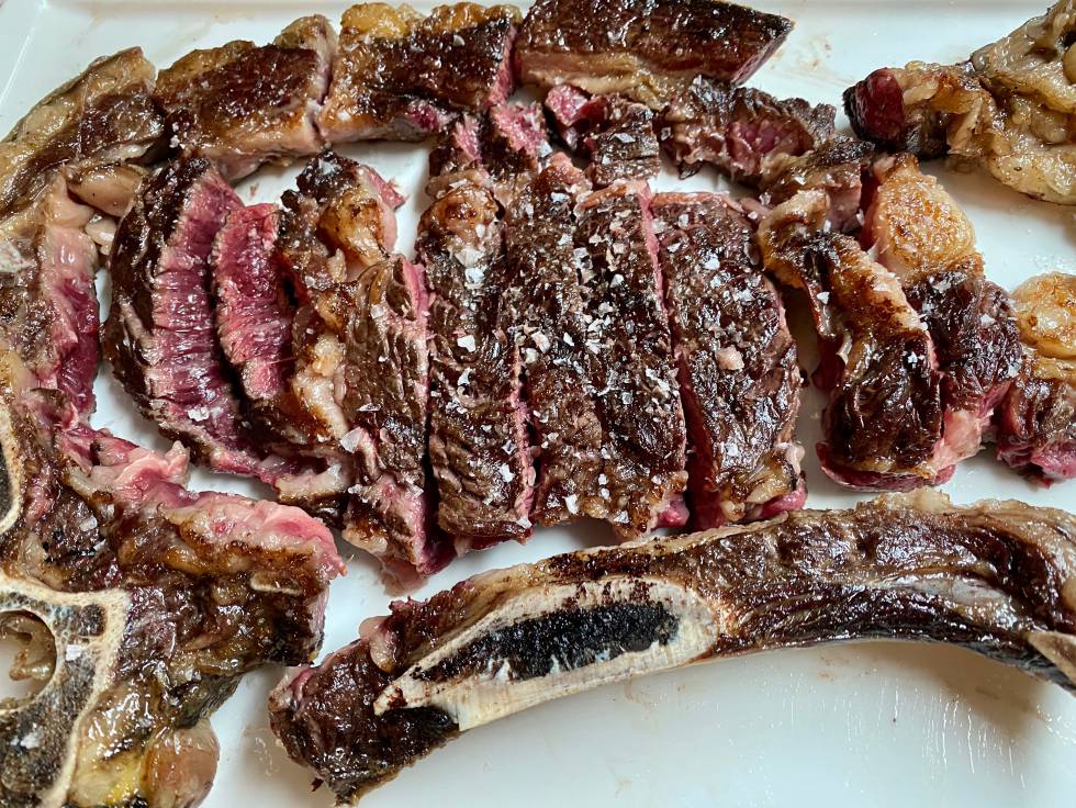 Chuletón de buey berrendo en negro, 15 años de edad y 80 días de maduración en cámara.