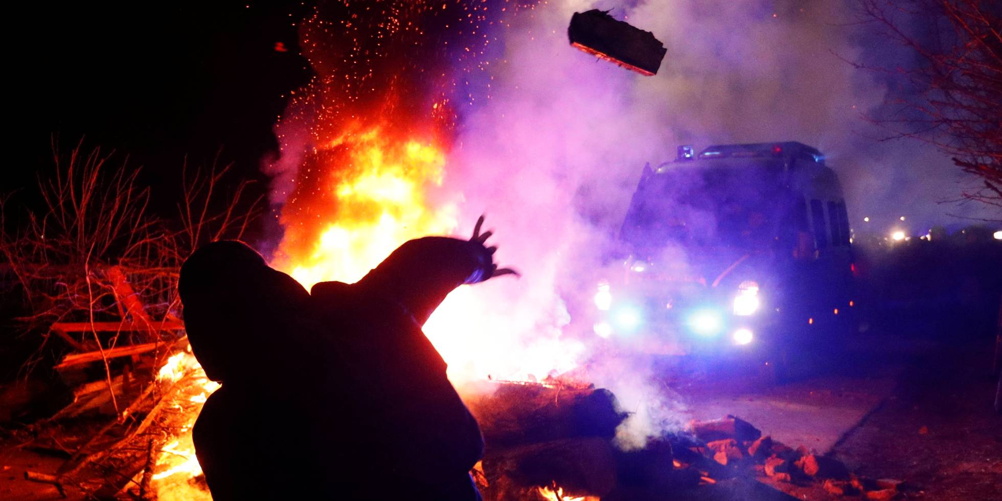 La protesta violenta en Ucrania contra los evacuados de Wuhan, en imágenes