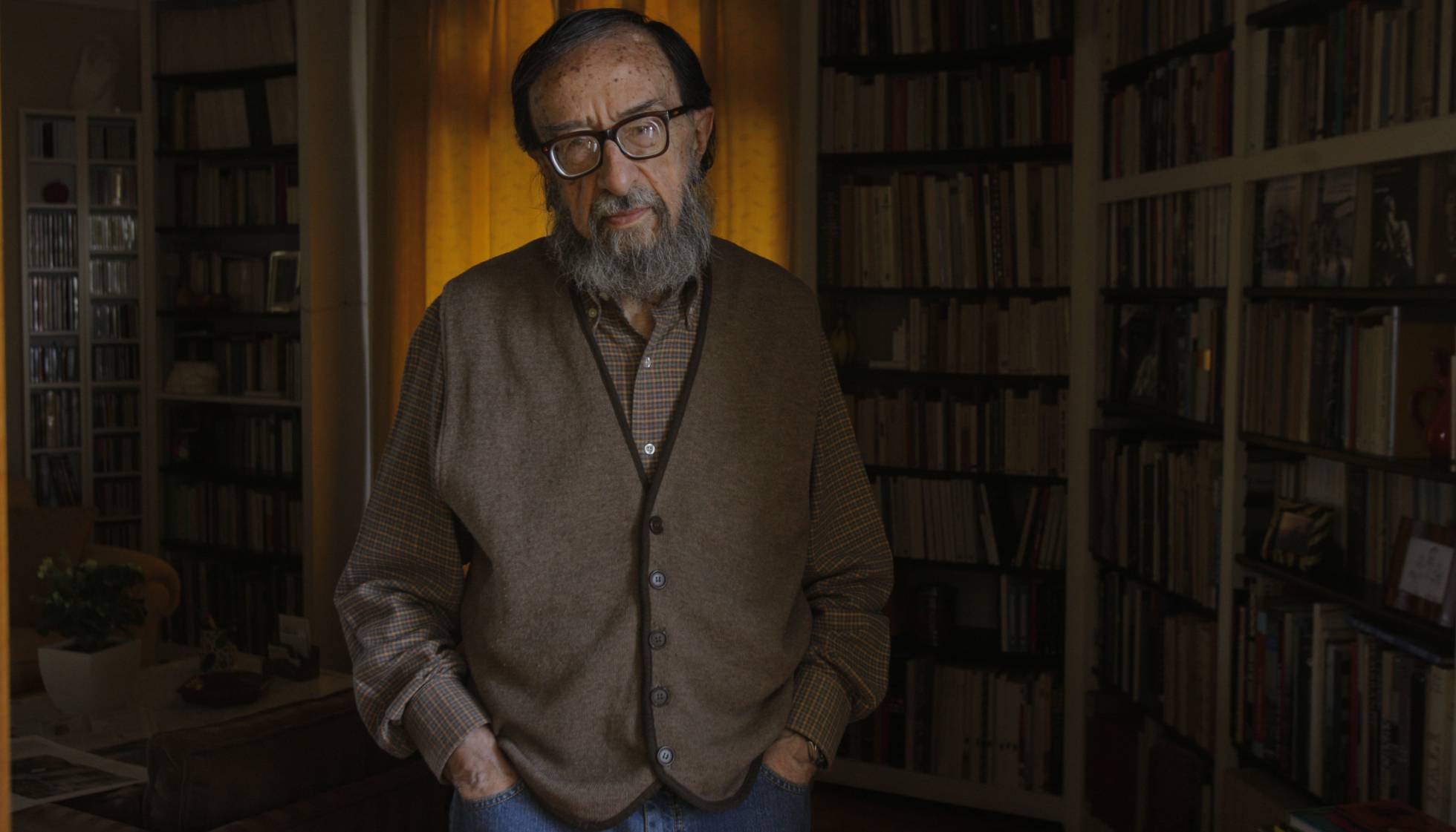 La vida del escritor Juan Eduardo Zúñiga, en imágenes