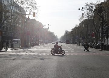 Barcelona es buida pel coronavirus