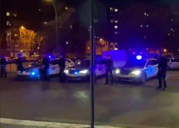 Varias patrullas de la Ertzaintza homenajean al segundo guardia civil muerto por coronavirus Varias patrullas de la Ertzaintza homenajean al segundo guardia civil muerto por coronavirus