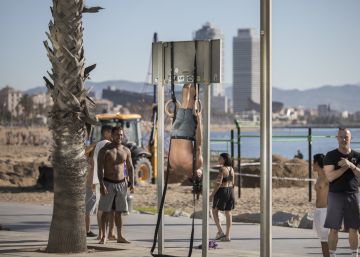 La platja de la Barceloneta s’omple cada dia d’esportistes