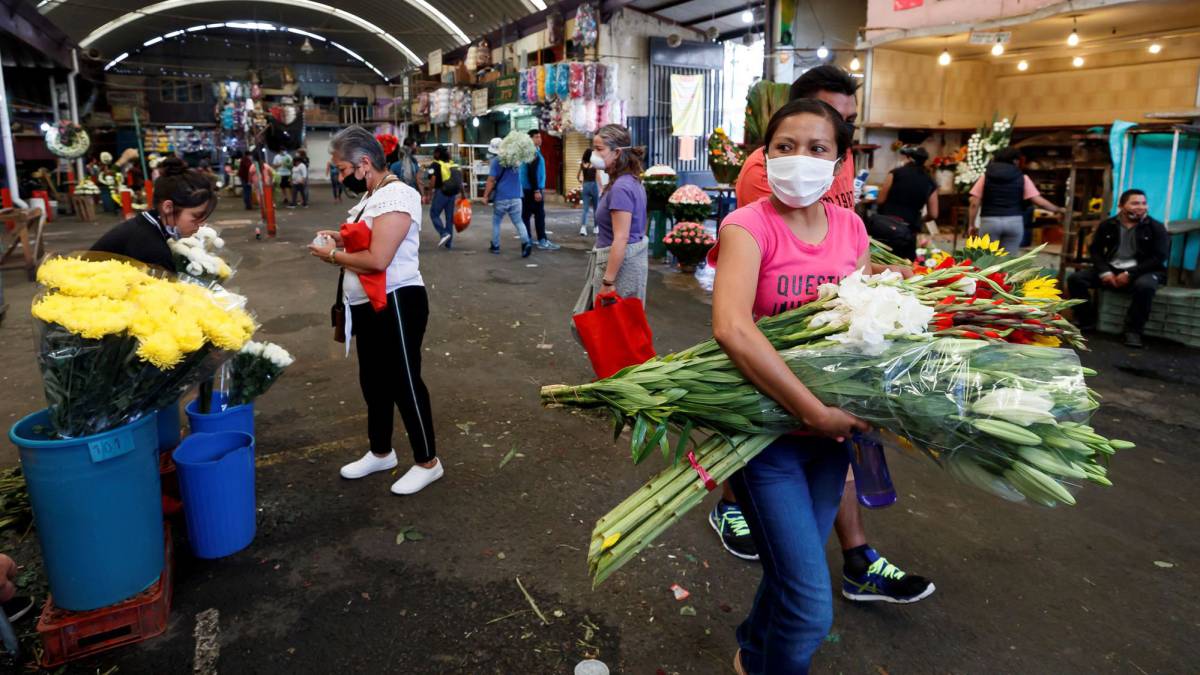 La covid-19 golpea los mercados de abasto en Ciudad de México
