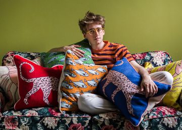Los irresistibles cojines de Luke Edward Hall que se han agotado fuera y aún puedes encontrar en España