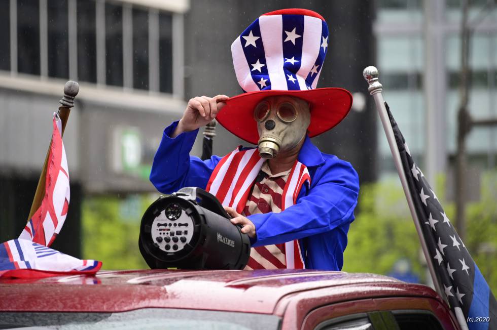 Protestas por el confinamiento decretado ante la pandemia en Filadelfia (Estados Unidos).