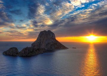 ¿Playa o montaña? Ni una ni otra... ¡acantilados! ¿Playa o montaña? Ni una ni otra... ¡acantilados!