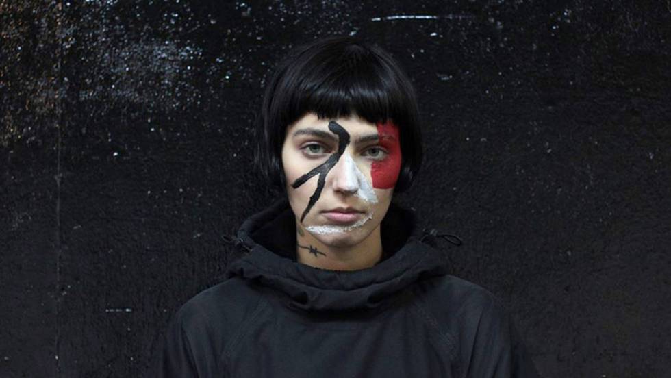 La artista rusa Ekaterina Nenasheva ha lanzado un movimiento contra el control por videovigilancia. Su maquillaje evita el reconocimiento facial.