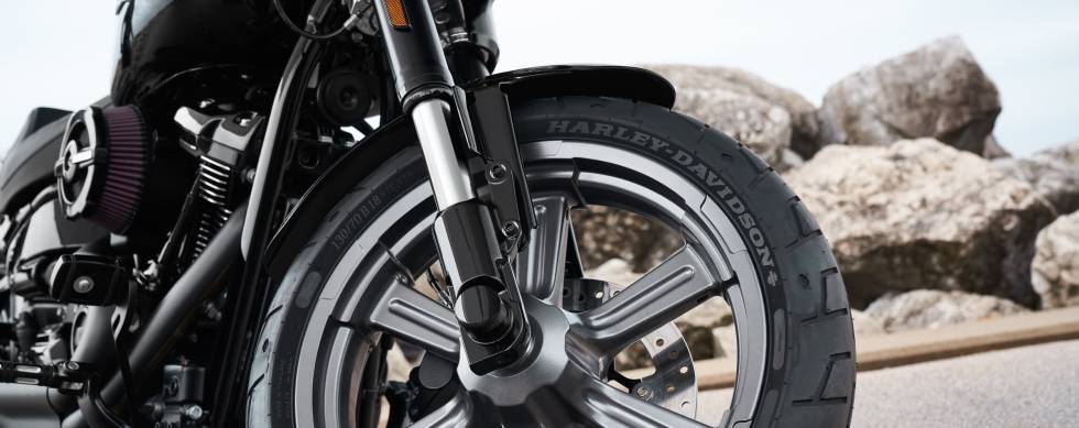 Rampas elevadoras, gatos hidráulicos y más accesorios para reparar el coche o la moto en casa
