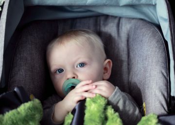 Niños en el coche: 10 consejos para que viajen seguros