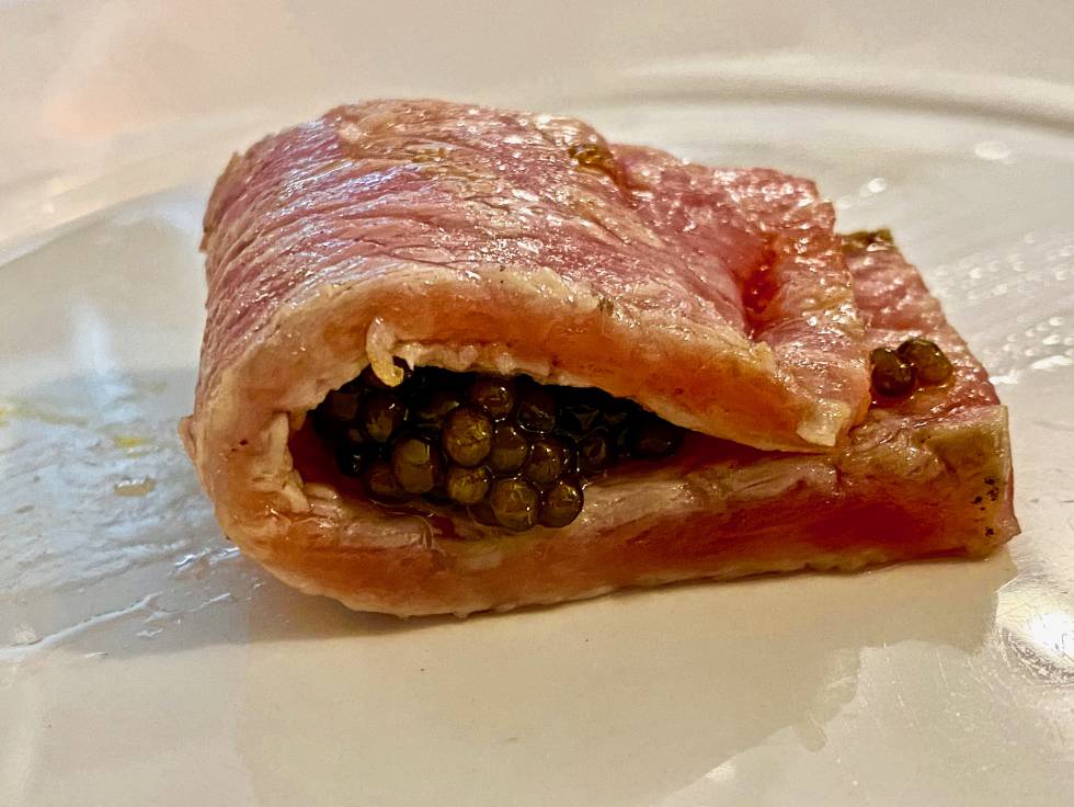 Ventresca asada rellena de caviar. J.C. CAPEL