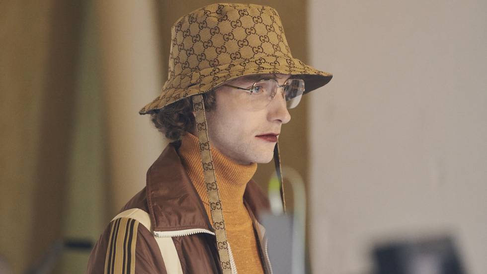 Shane Wilson trabaja en el equipo de diseño de moda femenina de Gucci, y fue uno de los elegidos para mostrar la colección de hombre en el proyecto 'Epilogue'.
