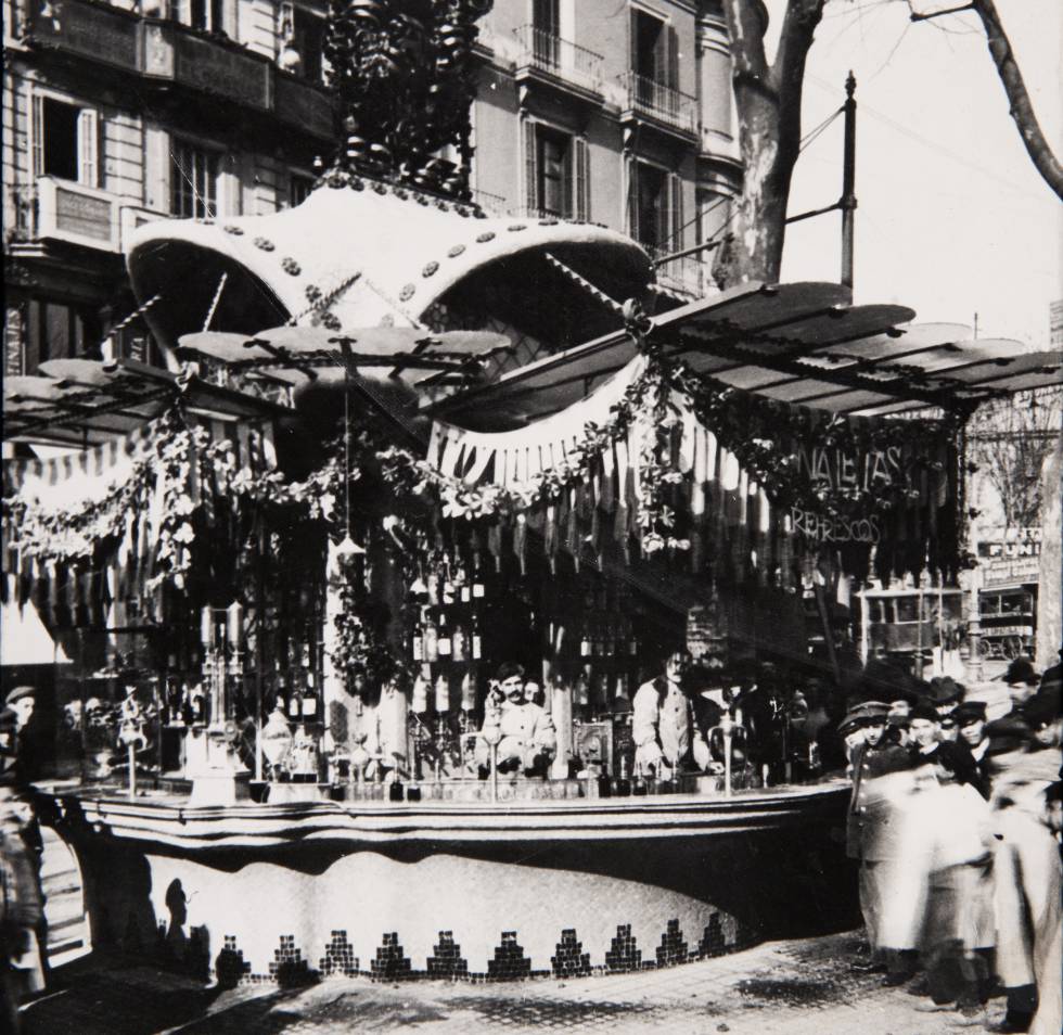 Quiosco de bebidas en la Rambla de Canaletas de Barcelona.