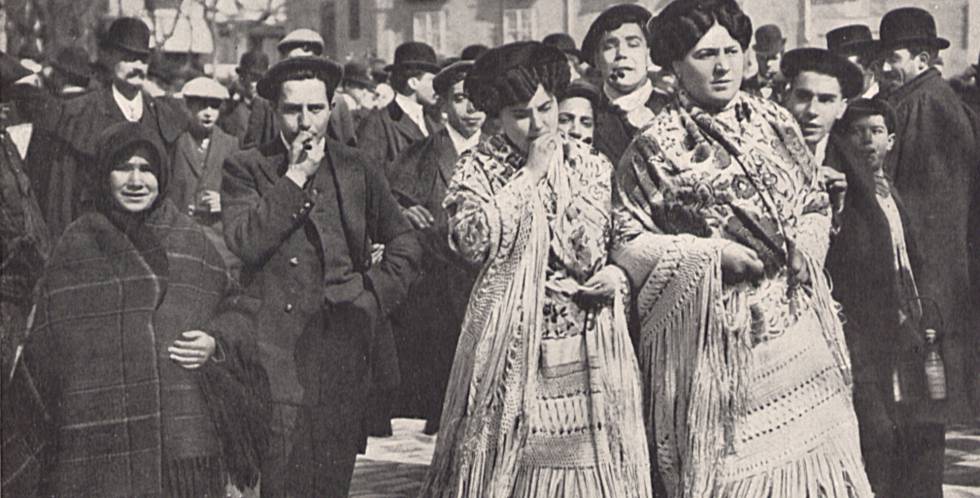 Una ‘torre infiel’ para las fiestas de Lavapiés