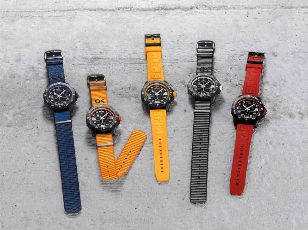 El reloj está disponible con correas de goma o de ECONYL sostenible.